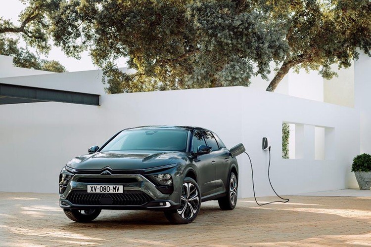 Bir station wagon ile bir SUV birleşti: C5 X