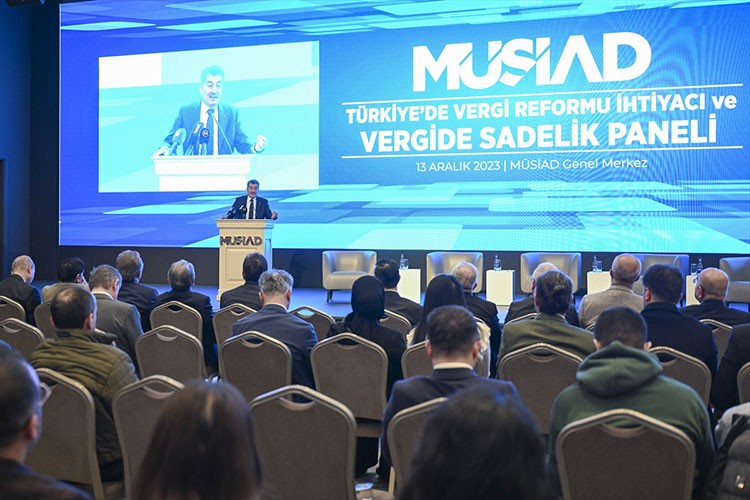 "Türkiye'de Vergi Reformu İhtiyacı ve Vergide Sadelik" paneli düzenlendi