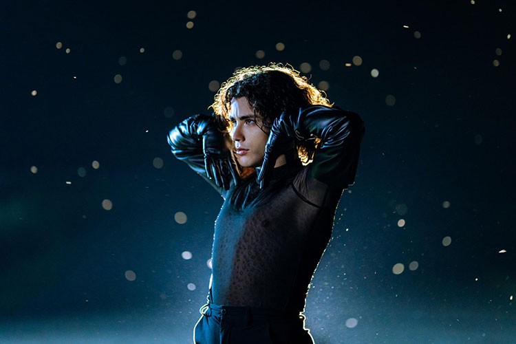 Son Gece şarkısıyla müzik listelerine iddialı girdi