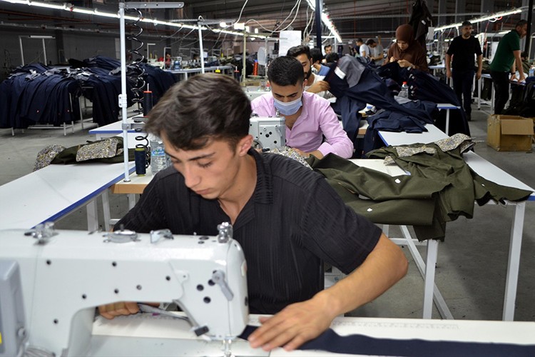 Muş'ta kurulan tekstil fabrikasından 11 ülkeye ürün gönderiliyor