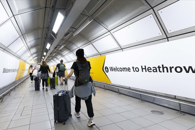 Heathrow Havalimanı, Kovid-19 salgınından beri ilk kez kar açıkladı