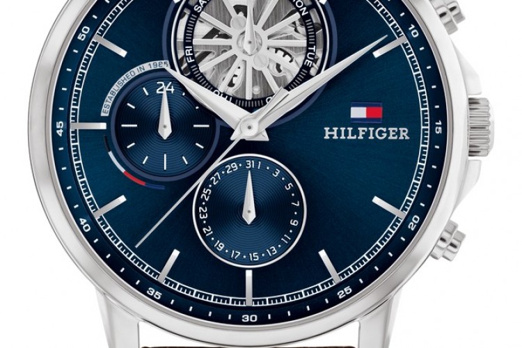 Tommy Hilfiger'den Mavi ve Kahverenginin Mükemmel Uyumu