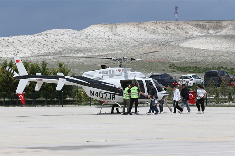 Eskişehir'de öğrenciler helikopter deneyimi yaşadı