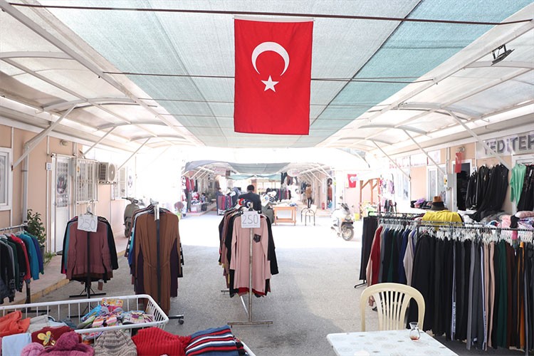 Kardeşlik çarşısı depremzede esnafı müşterileriyle buluşturuyor