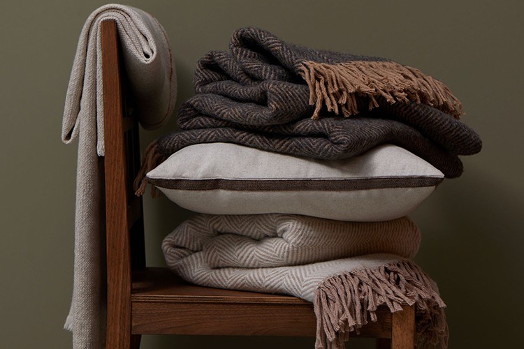 Yepyeni yün ve Sherpa battaniyeler