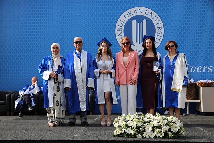 Okan'da mezuniyet sevinci