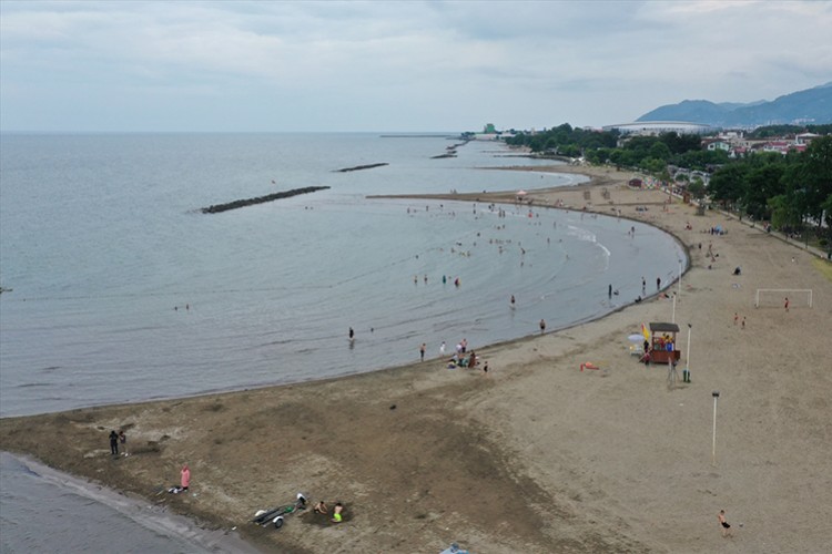 Ordu, güvenli plajlarıyla yüzme keyfi yaşatıyor