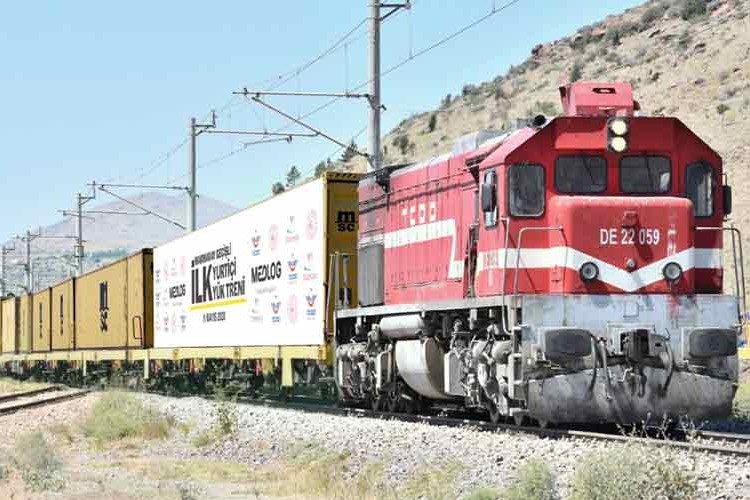 Trenle 64 konteyner deprem bölgesine gönderildi