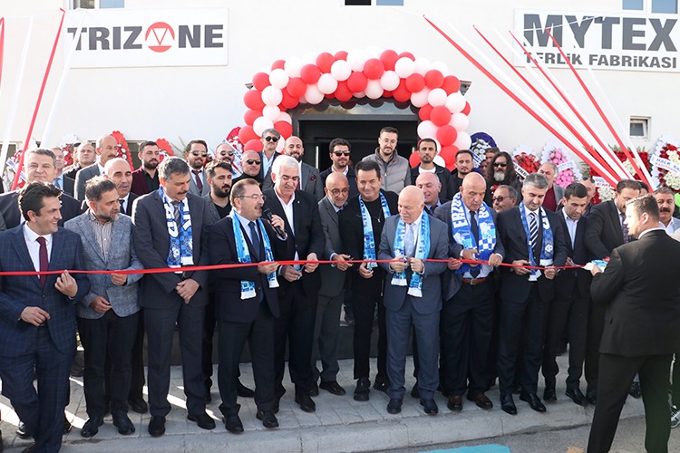 500 kişinin istihdam edildiği terlik fabrikası hizmete açıldı