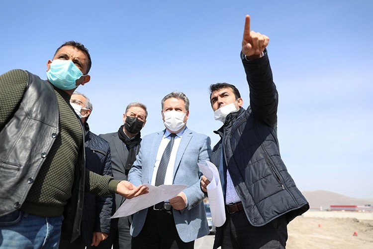 İki sanayi bölgesi arasındaki yol düzeltiliyor