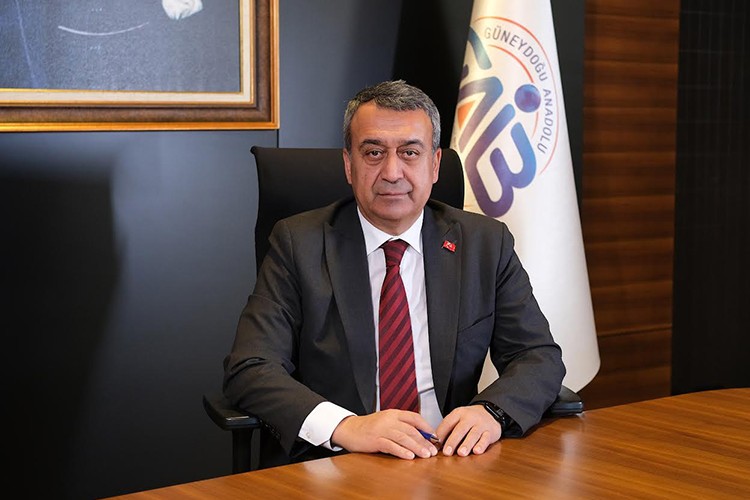 İhracatta deprem kaynaklı küçülme Neisan'da da sürdü