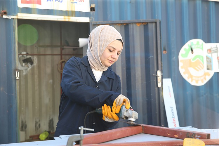 Toprağa yönelip üretimi büyüttü