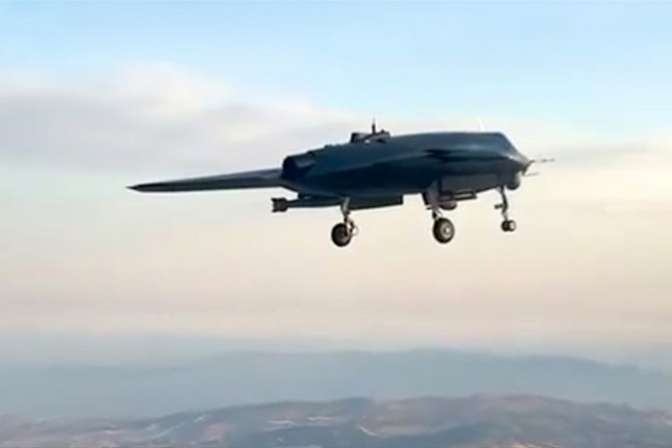 ANKA III mühimmatlı ilk uçuşunu gerçekleştirdi