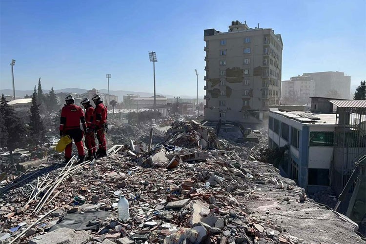 Deprem bölgesinde yatırımlar 2025'te de hız kesmeyecek