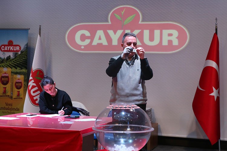ÇAYKUR'a alınacak 1500 mevsimlik işçi için kura çekildi