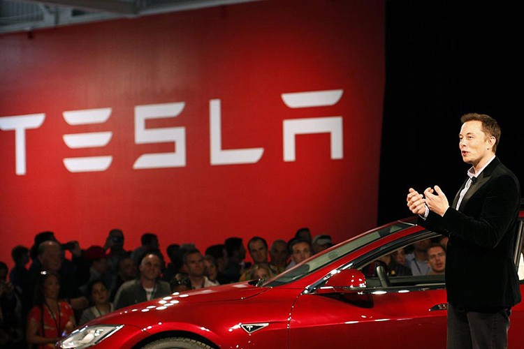 Musk 3,95 milyar dolarlık daha Tesla hissesi sattı