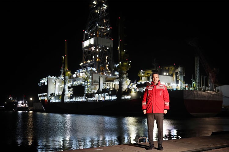 Bakan Bayraktar sondaj gemisinde