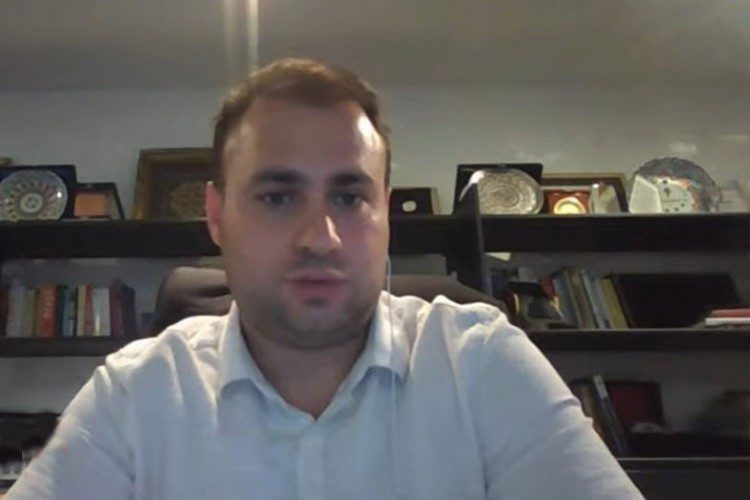 Mucitler sahneye çıktı