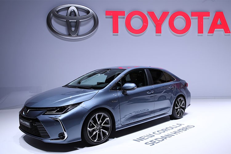 Toyota'nın, mali yılın ilk yarısında net karı geriledi