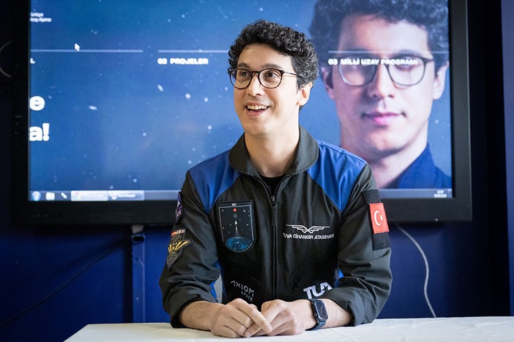 Astronot Tuva Cihangir Atasever, Ankara'da öğrencilerle buluştu