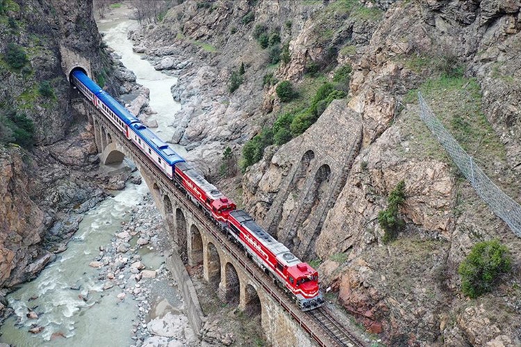 Turistik Karaelmas Ekspresi, yarın ilk seferine çıkacak
