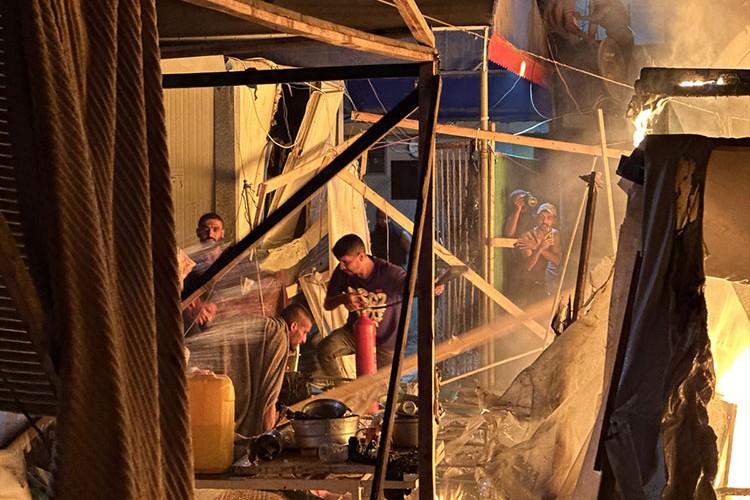 İsrail hastane bahçesini hedef aldı