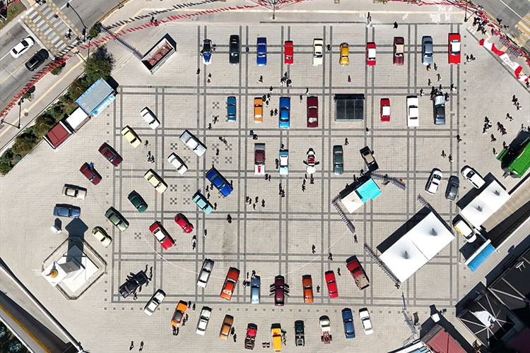 Erzurum'da klasik otomobiller sergilendi