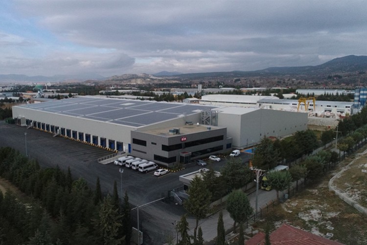 BİM'in 8. GES'i Isparta OSB'deki deposunun çatısında