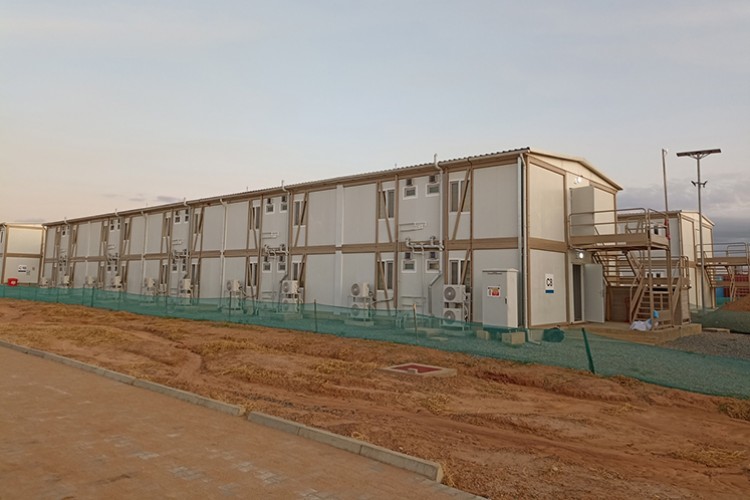 Uganda'da petrol sahasına 4 bin kişilik şantiye yapıları kurdu