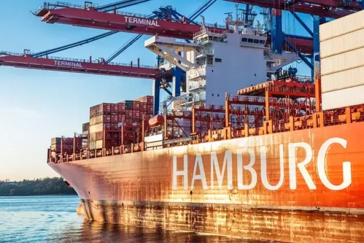 Almanya'nın ticaret fazlası arttı