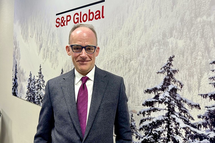 "Dünya ekonomisi yeni düzen arayışında"