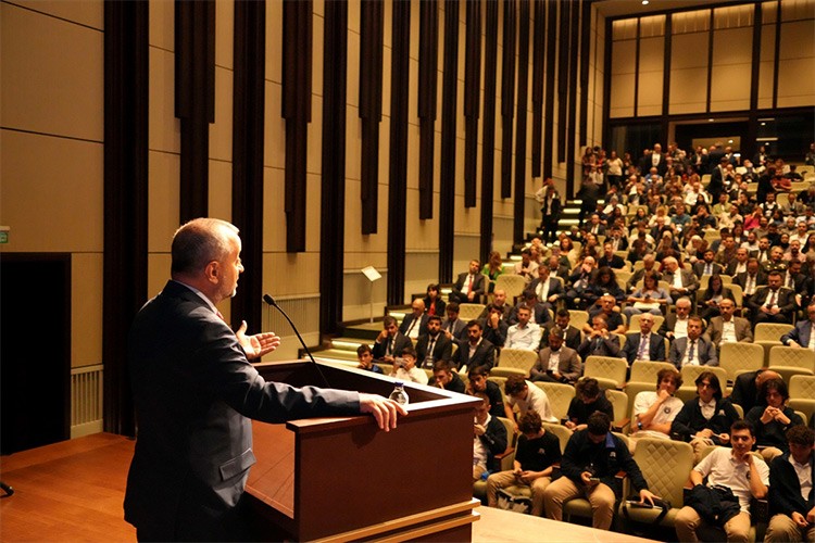 "Kurumlarımız da yerli ve milli ürün ile çözümleri kullanmalı"