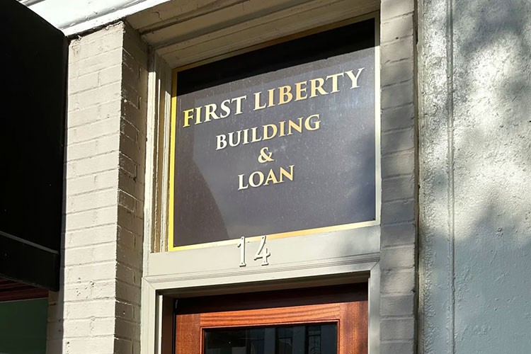 Bir kredi kuruluşu, yaklaşık 300 yatırımcıyı dolandırdı