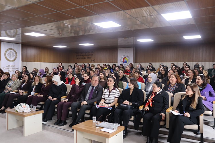 Ardahan'da Kadın Girişimciliği Zirvesi yoğun katılımla gerçekleşti