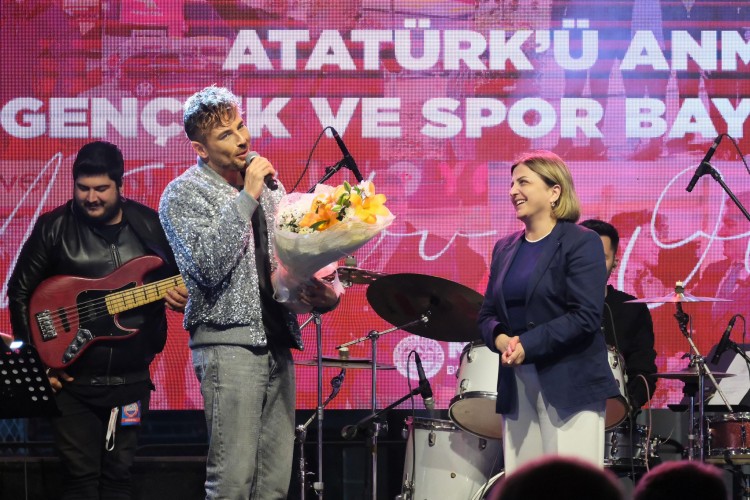 Murat Balcı'dan Giresun'a Coşkulu 19 Mayıs Konseri