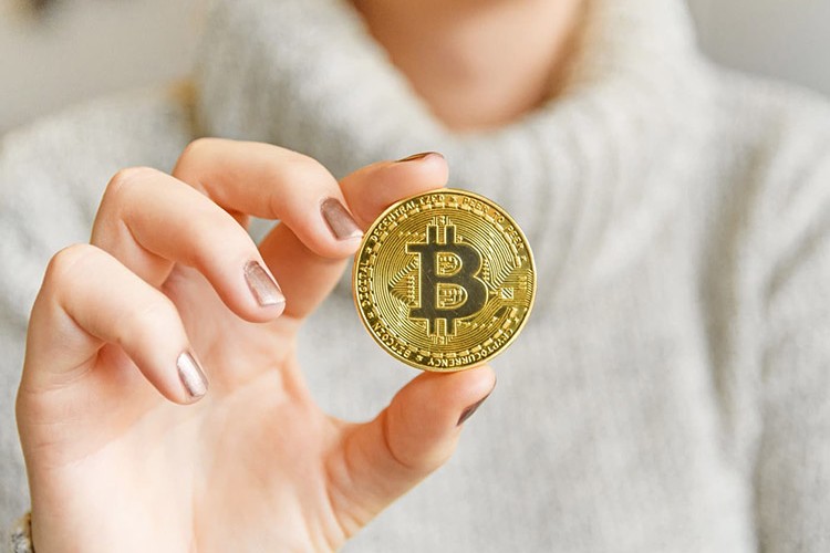 Bitcoin 10 ayın en düşük seviyesine geriledi