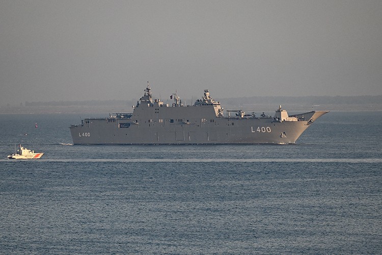TCG Anadolu, İzmir Alsancak Limanı'na geldi
