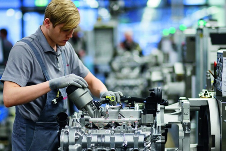 Almanya'da imalat sektörü temmuzda beklentilerin üzerinde daraldı