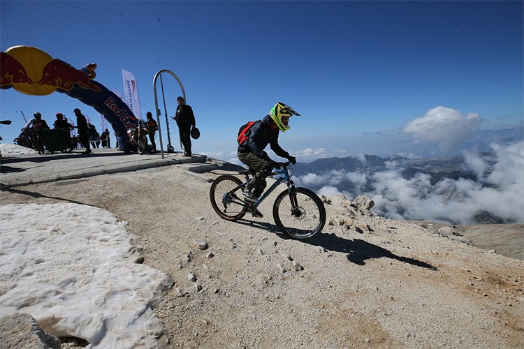 Antalya'da Sky To Sea Dağ Bisikleti Yarışı başladı