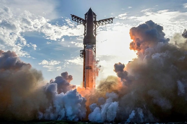 SpaceX'in Starship roketi, 11'inci test uçuşunu başarıyla tamamladı