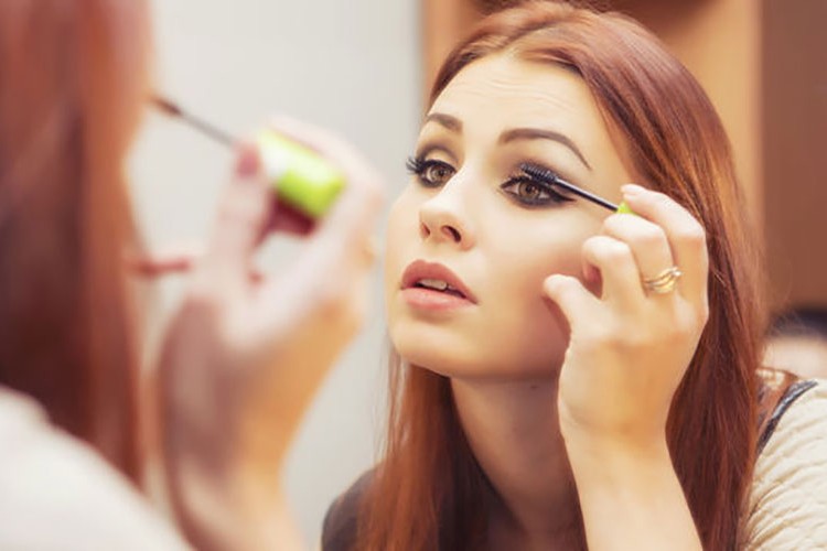 Kadınların yüzde 44,4'ü düzenli olarak makyaj yapıyor