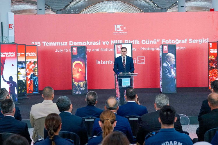 İGA İstanbul Havalimanı 15 Temmuz'da beyaz ve al renge boyanacak