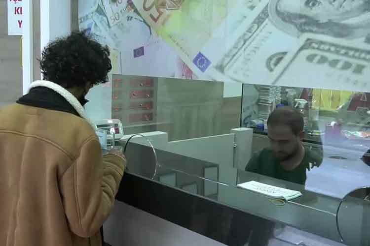 Dolar/TL, 23,6700 seviyelerinden işlem görüyor.