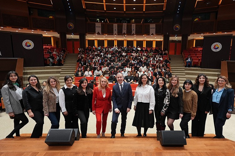 Genç Kadınları Teknoloji Dünyasıyla Buluşturdu