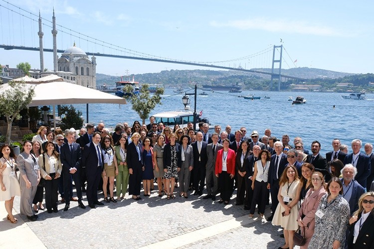 AXA Türkiye Beyond Geopolitics seminerine katıldı