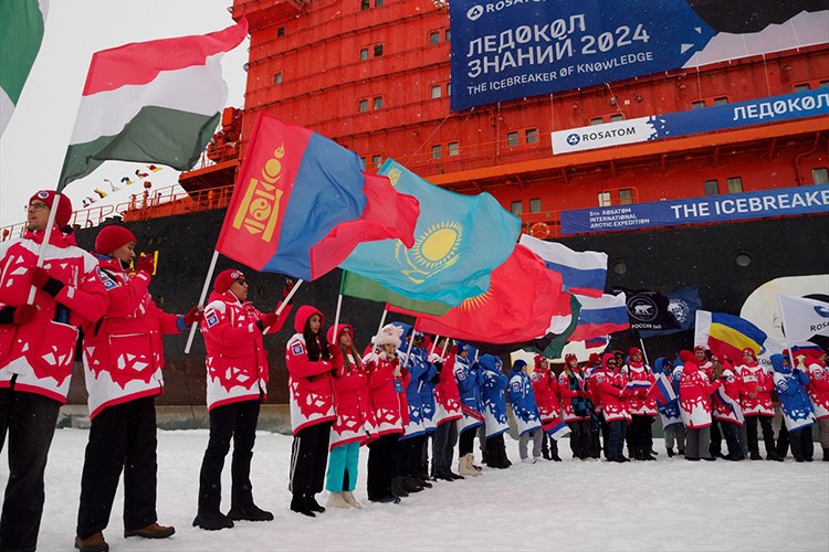 "Bilgi Buzkıranı" Kuzey Kutbu keşif gezisi sona erdi