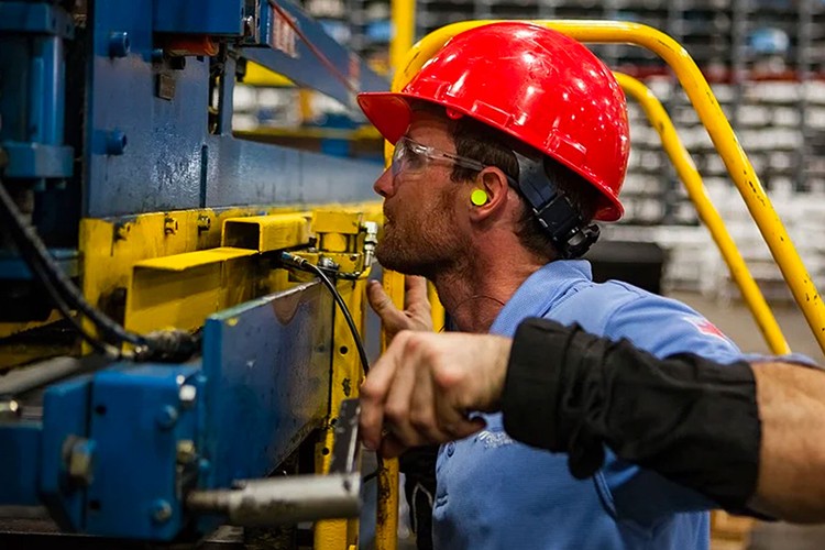 Beklenenin üstünde daraldı