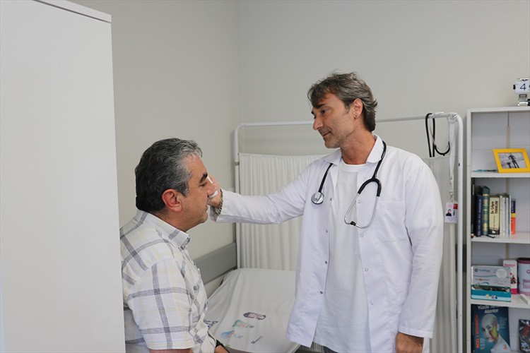 Aile hekimleri hastanelerin yükünü alıyor