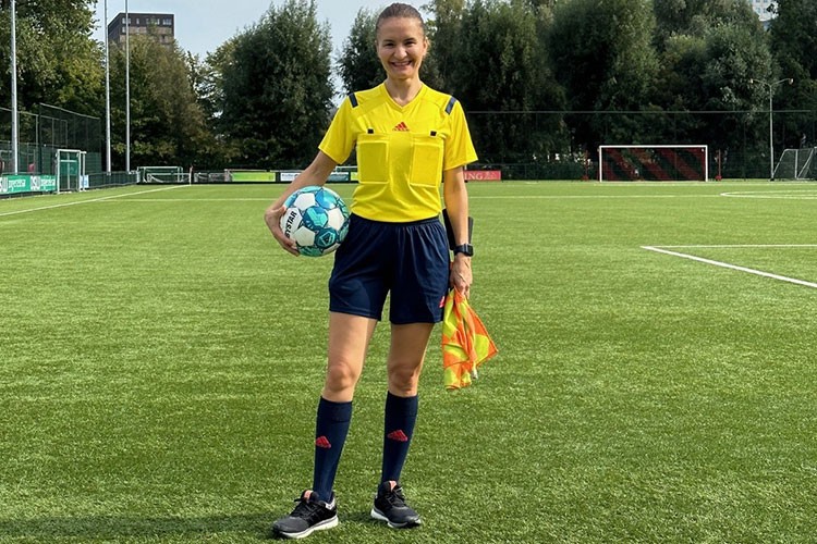 FIFA kokartlı kadın hakem Türkiye'de bir ilke imza attı!