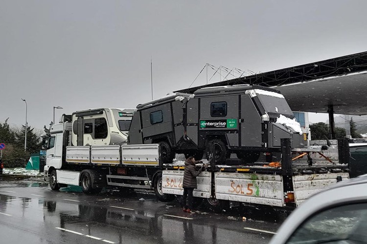 Tüm karavanlarını deprem bölgesine gönderdi